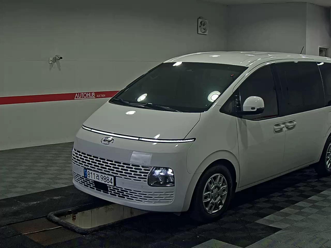 2023 - hyundai staria