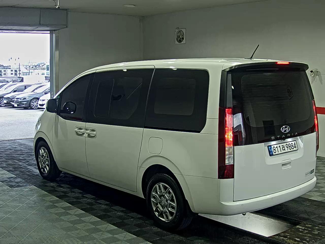 2023 - hyundai staria