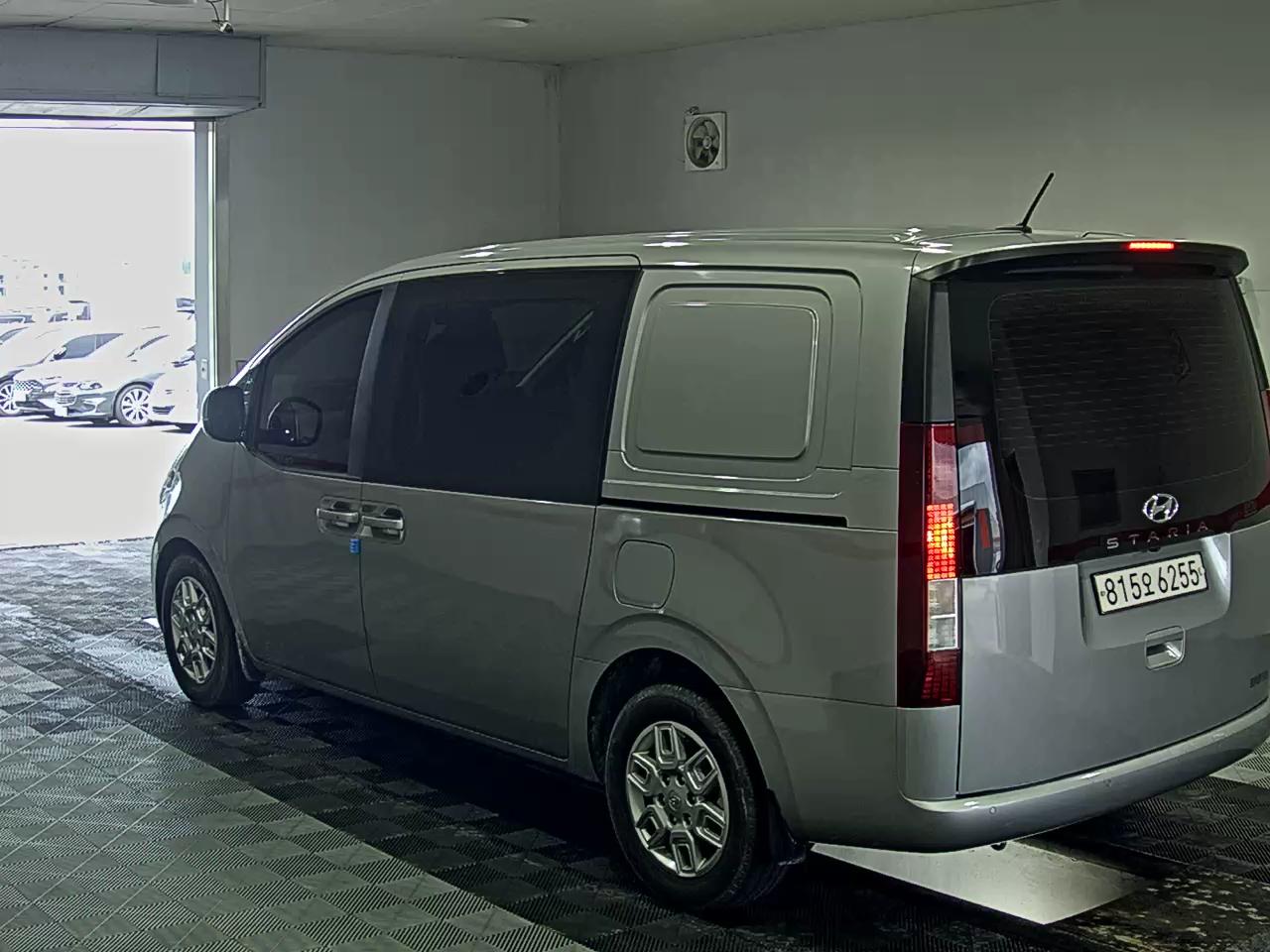 2022 - hyundai staria