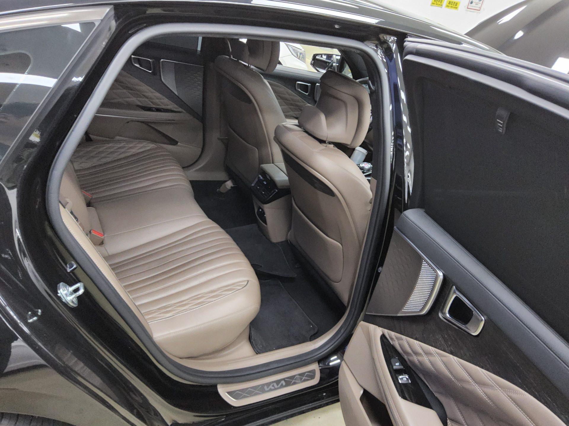 2022 - kia k8