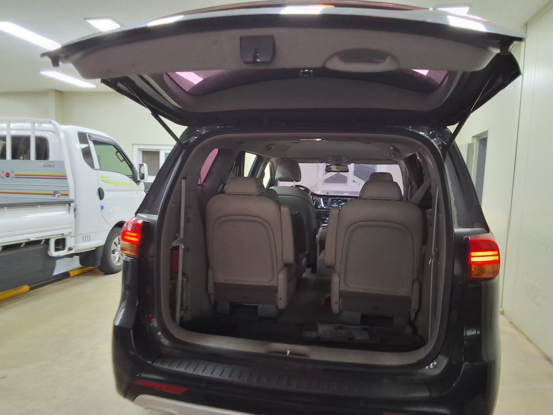 2017 - kia carnival