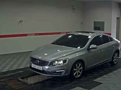 VOLVO S60 (2ND GEN) D3 MOMENTUM