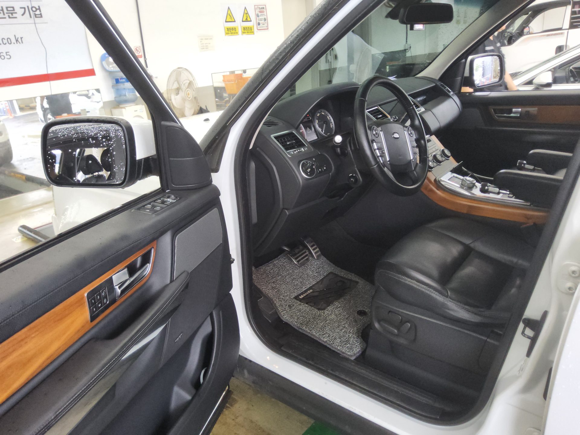 2012 - land rover range rover