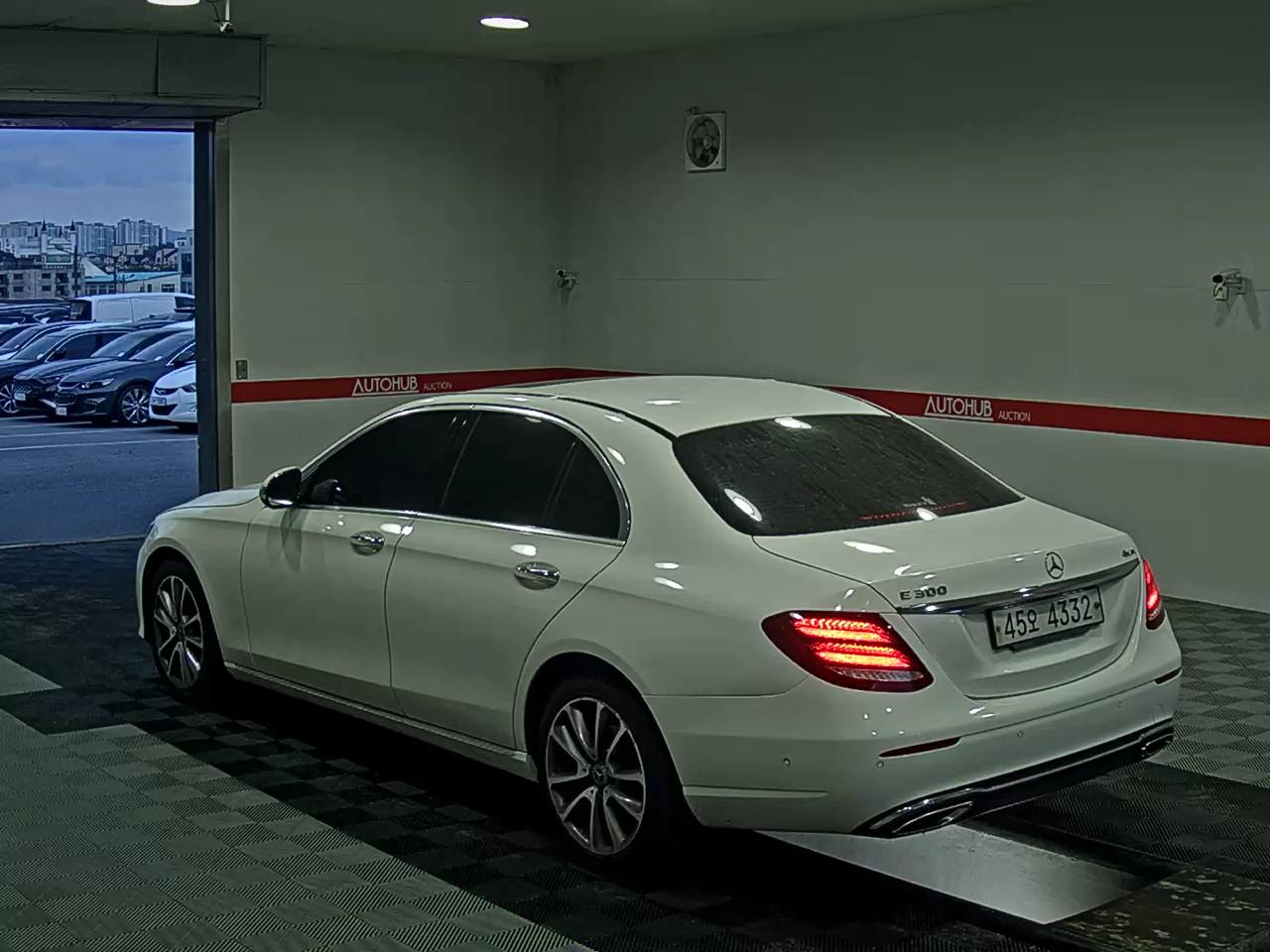 2019 - mercedes-benz e300