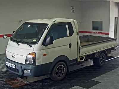 HYUNDAI PORTER II SUPER CAB EXTRA WHEELBASE GOLD