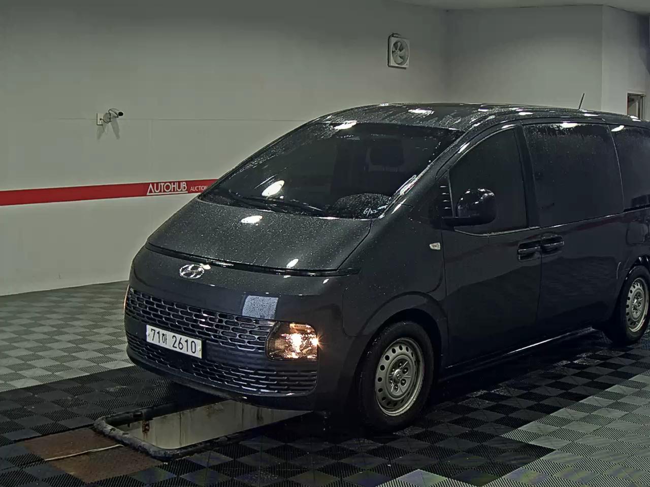 2022 - hyundai staria