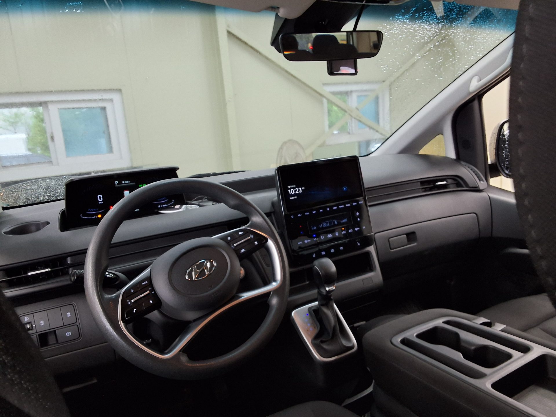 2022 - hyundai staria