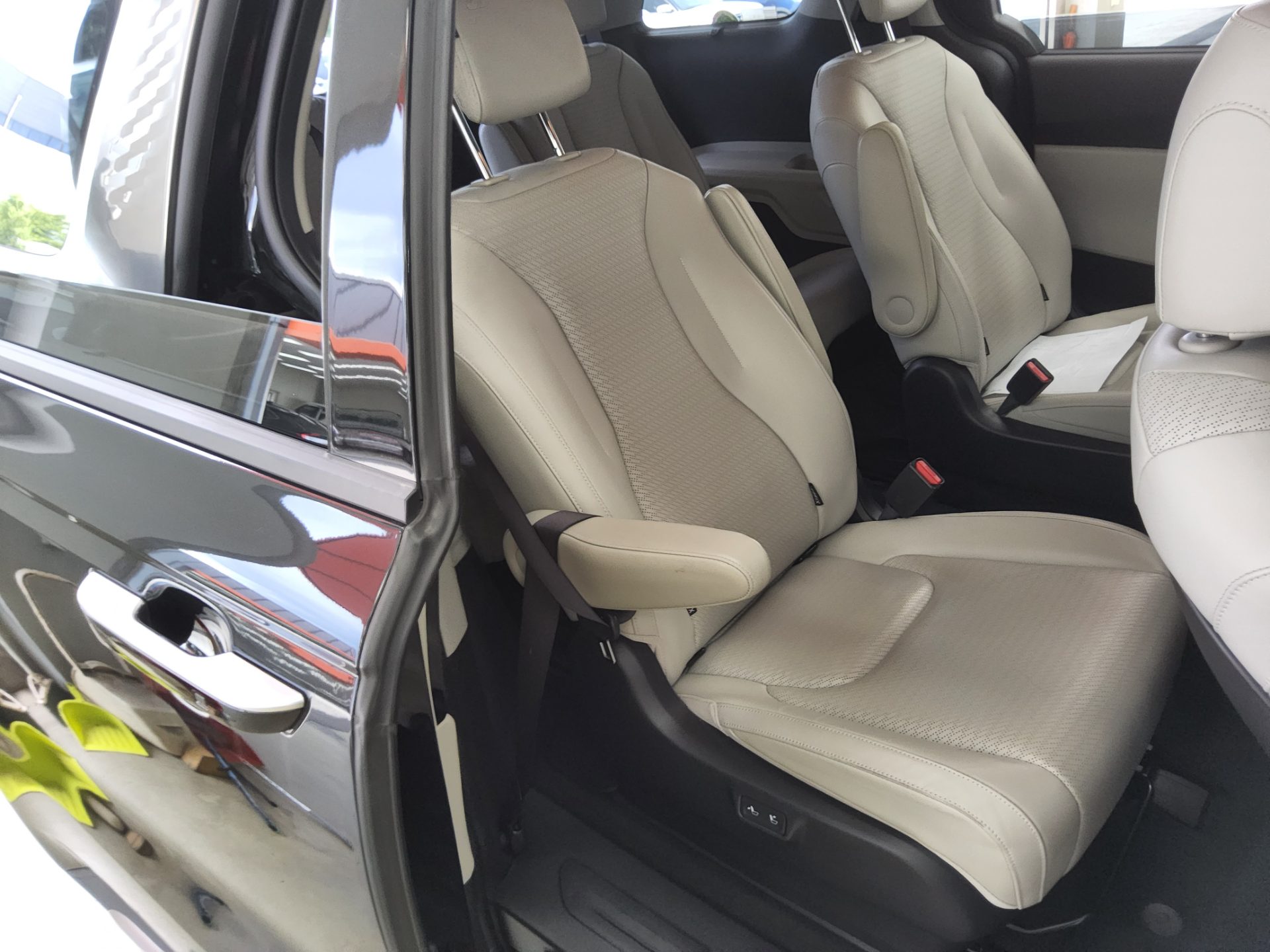 2023 - kia carnival