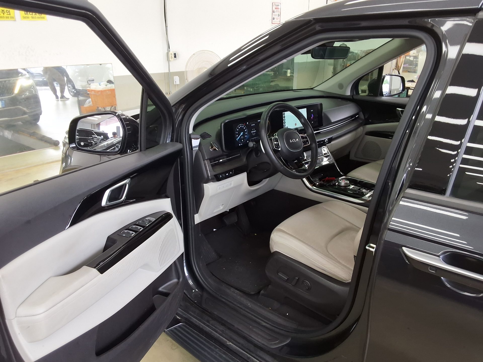 2023 - kia carnival