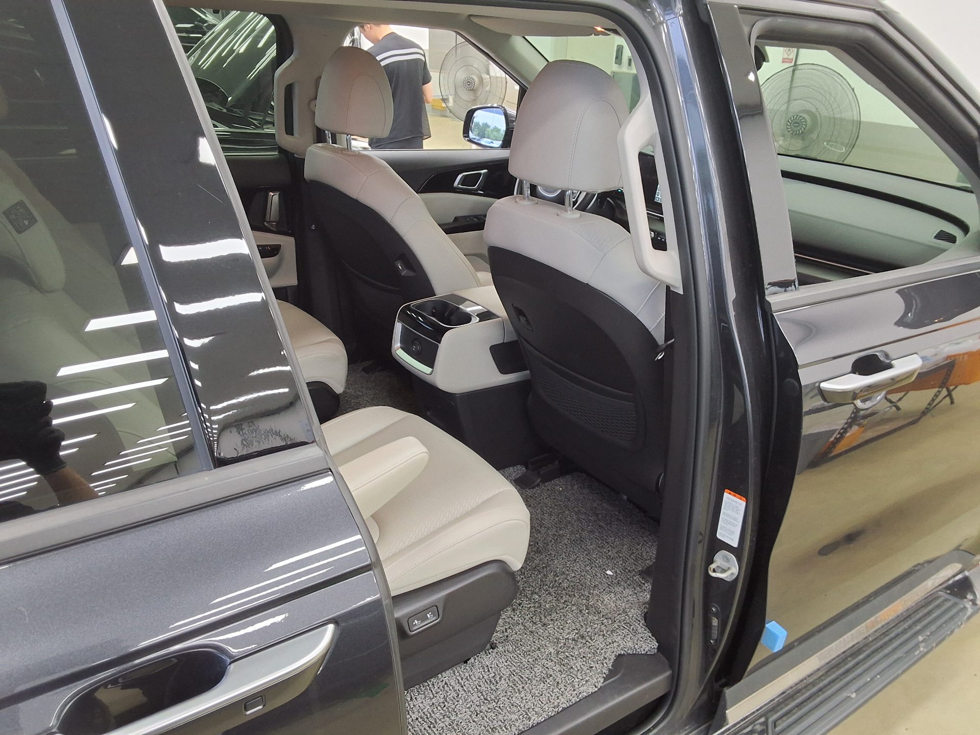 2023 - kia carnival