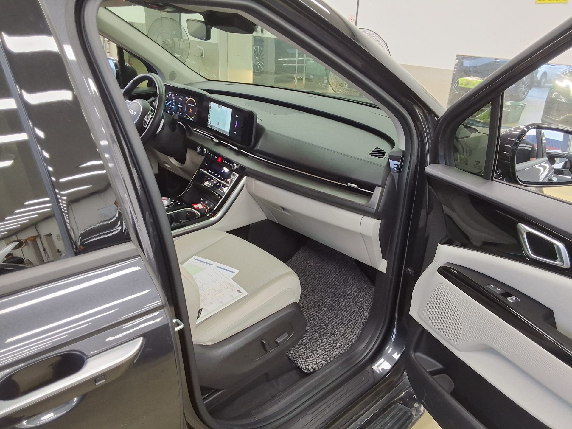 2023 - kia carnival