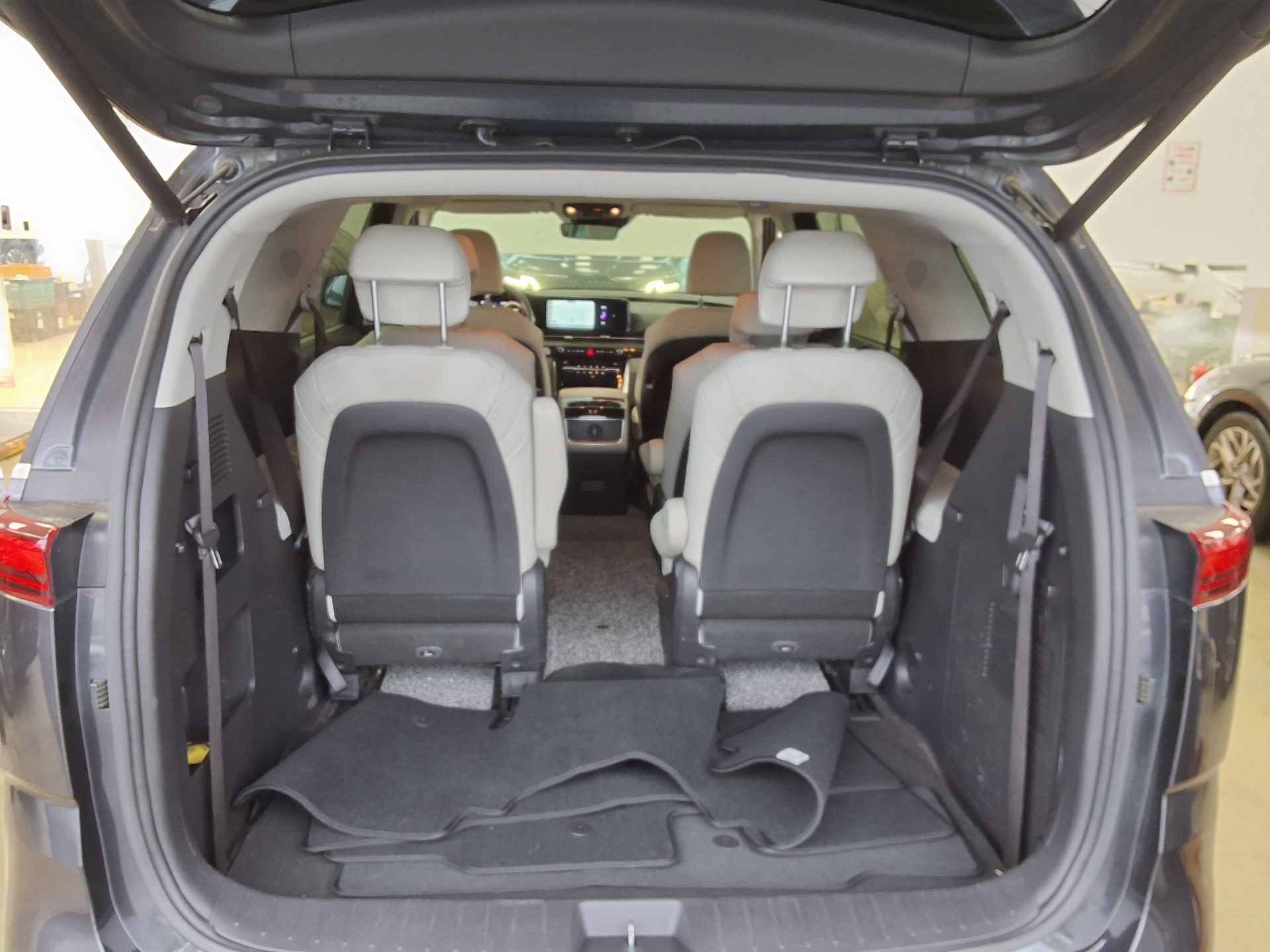 2023 - kia carnival