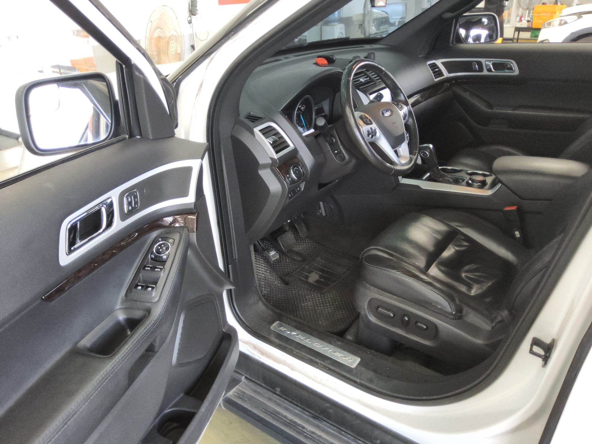 2014 - ford explorer