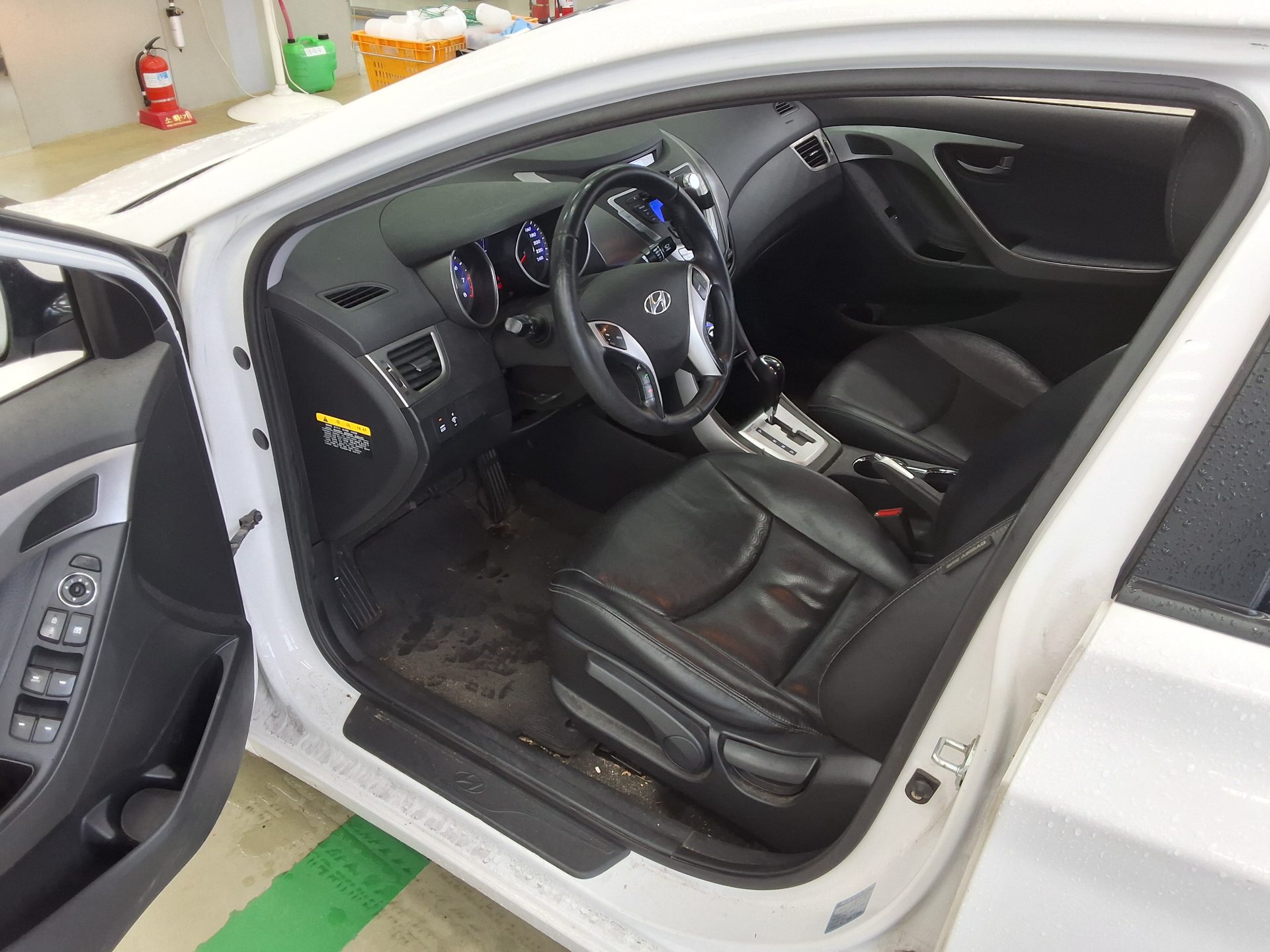 2012 - hyundai avante