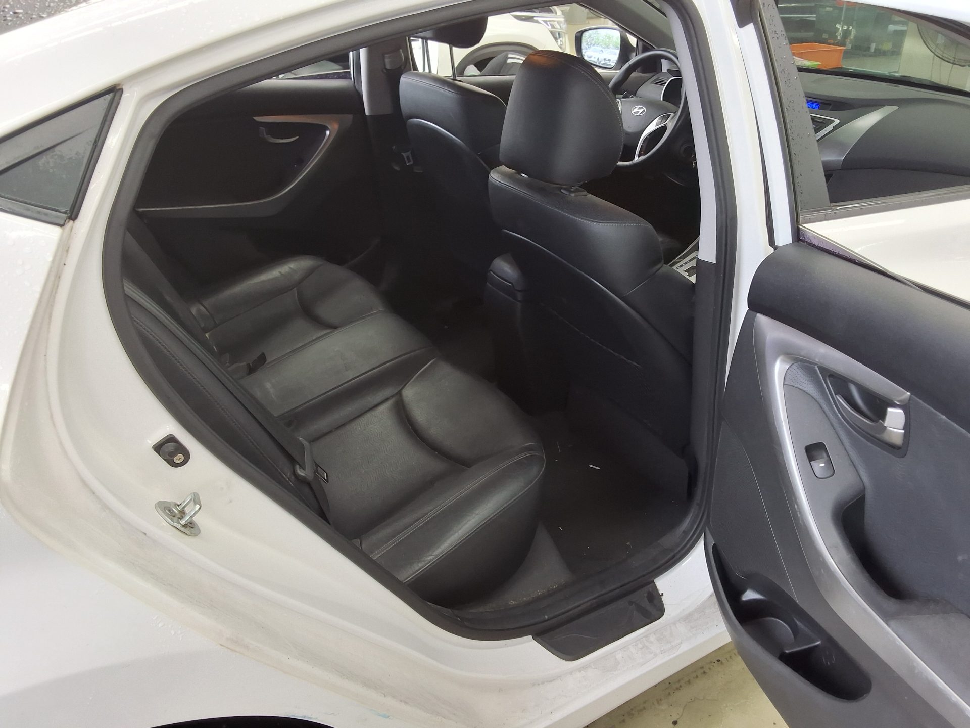 2012 - hyundai avante