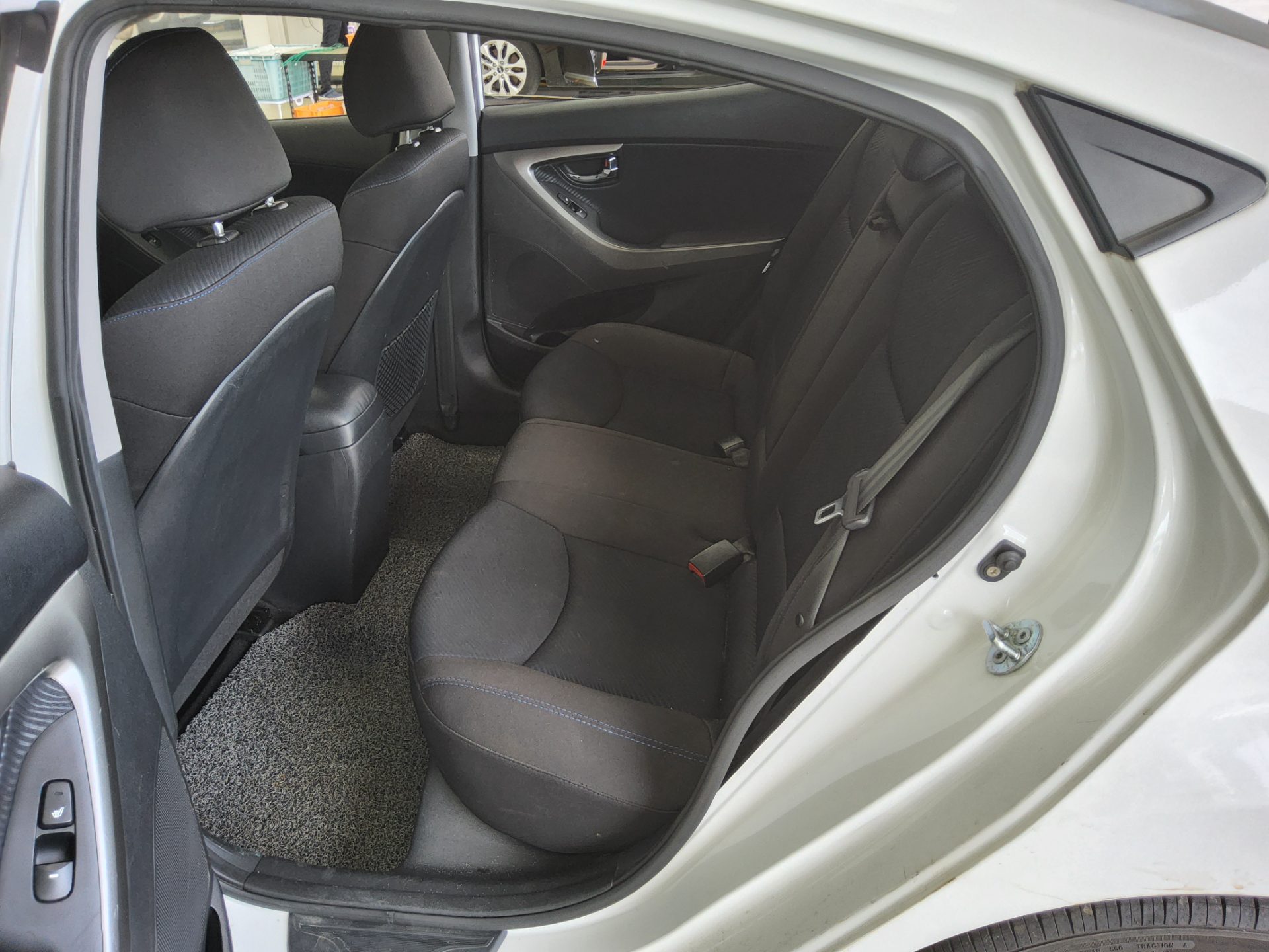 2011 - hyundai avante
