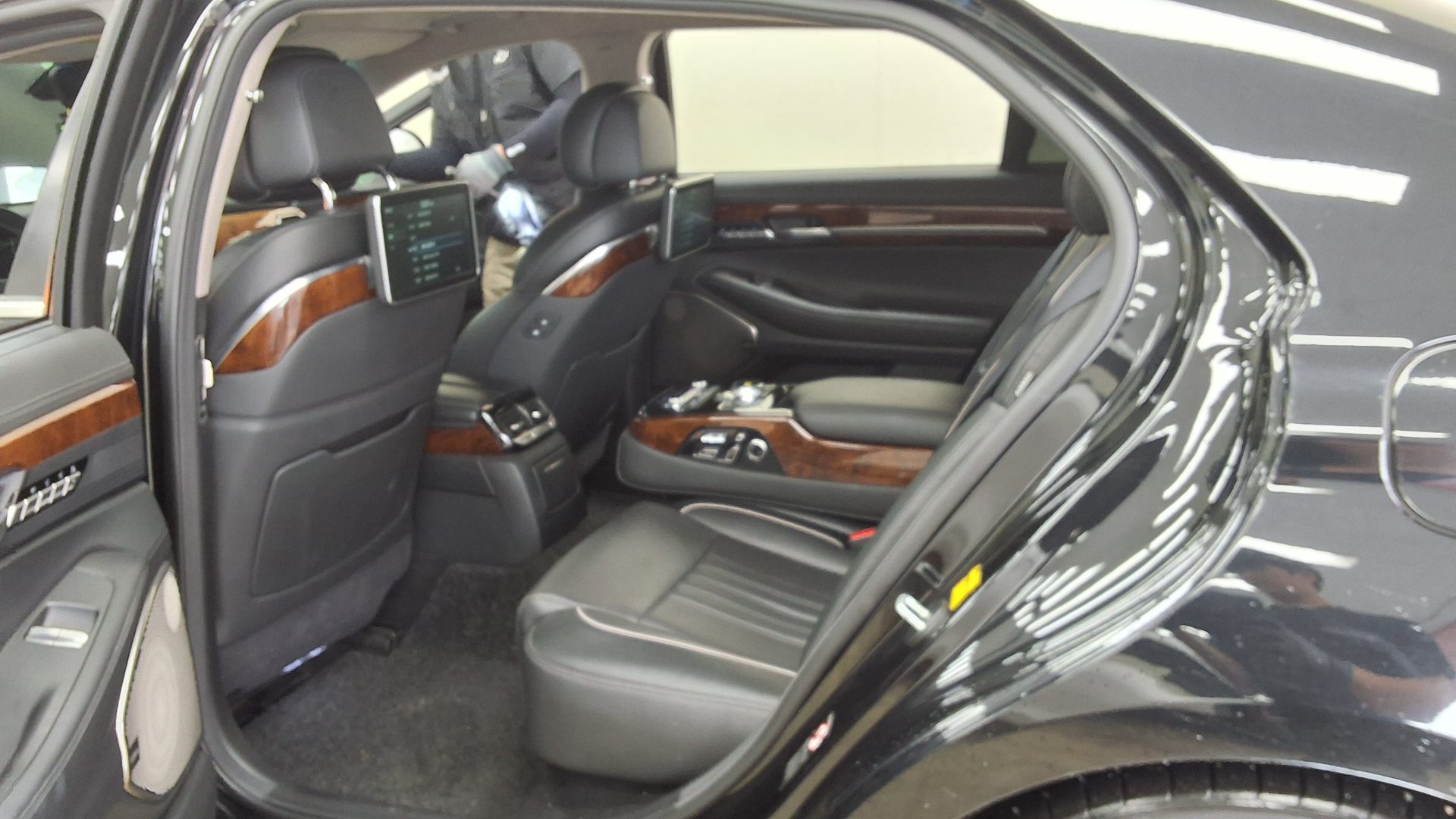 2016 - genesis eq900