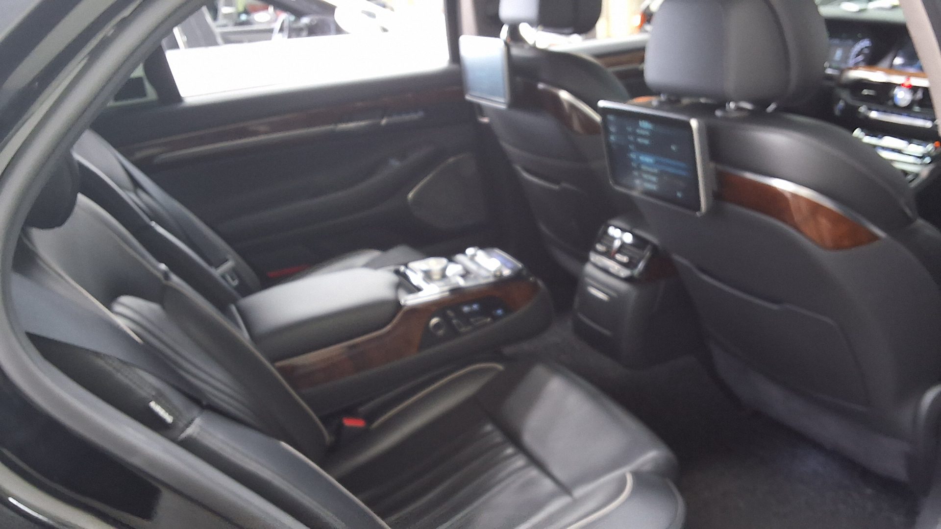 2016 - genesis eq900