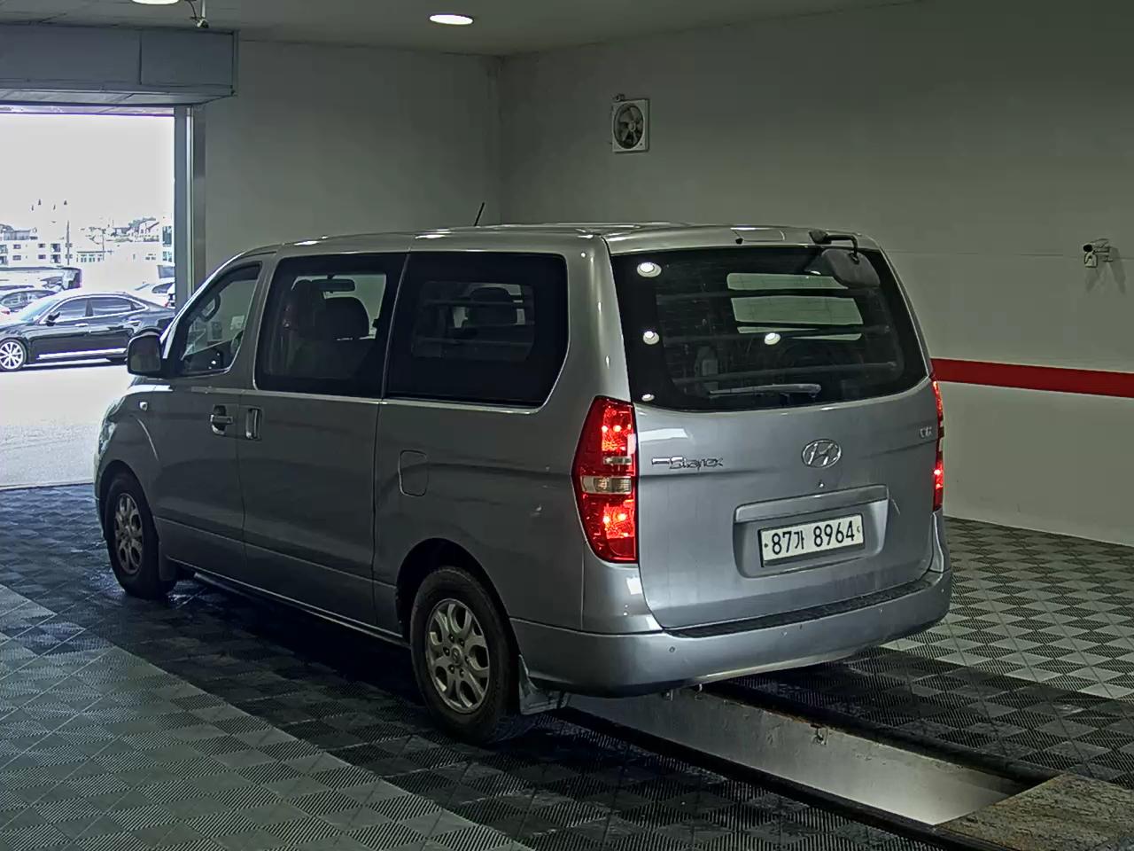 2011 - hyundai grand starex