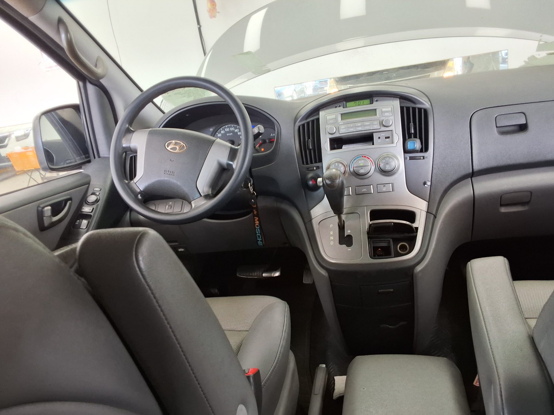 2011 - hyundai grand starex