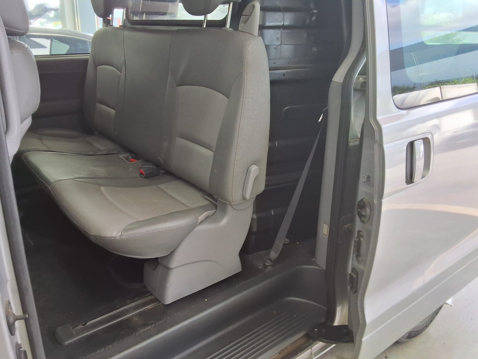 2011 - hyundai grand starex