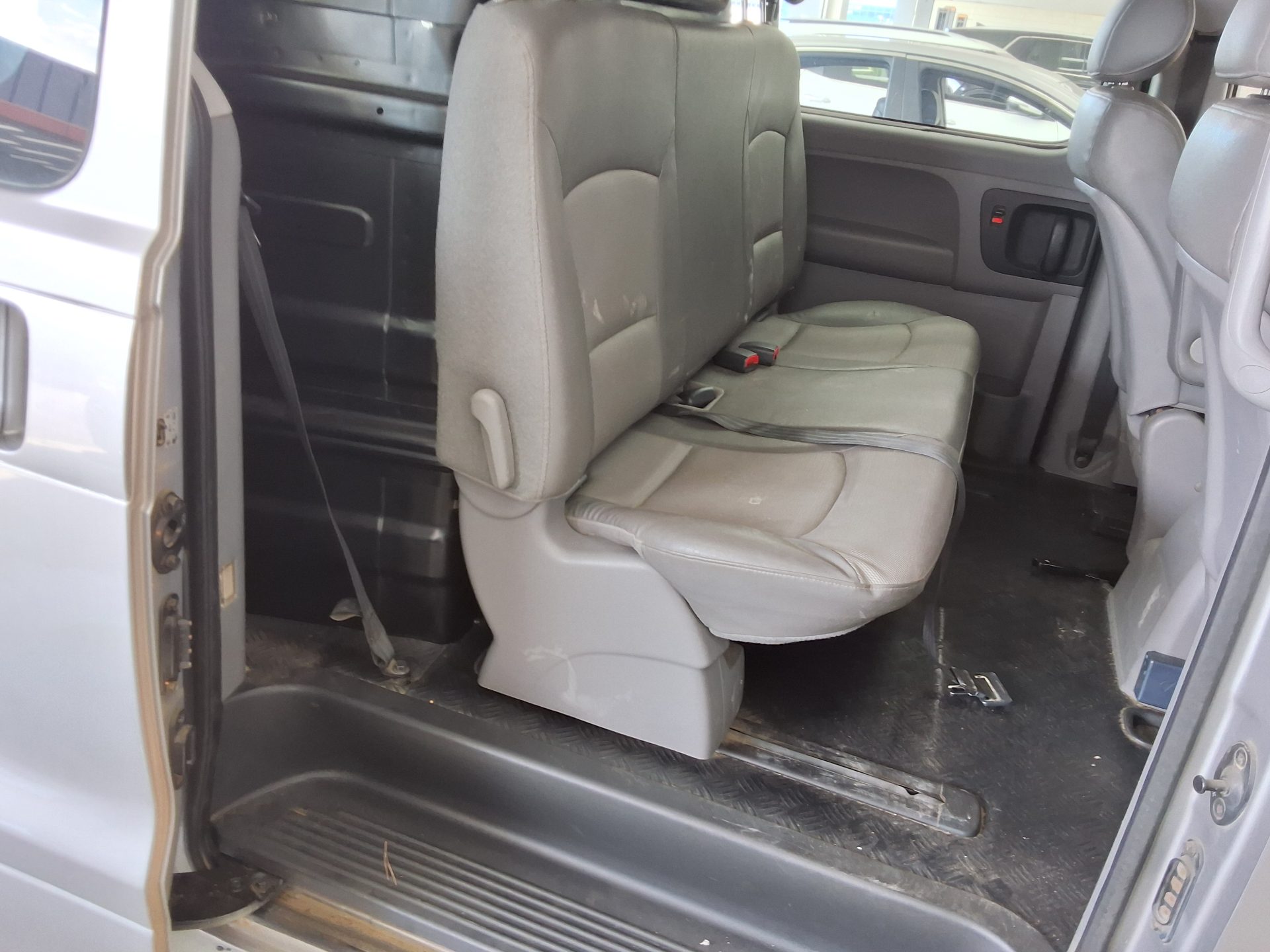 2011 - hyundai grand starex