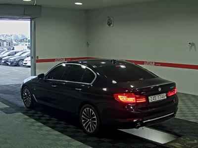 بي إم دبليو 5 Series (7Th Gen) 530I فاخر Line Plus 2018 فاخر LINE PLUS
