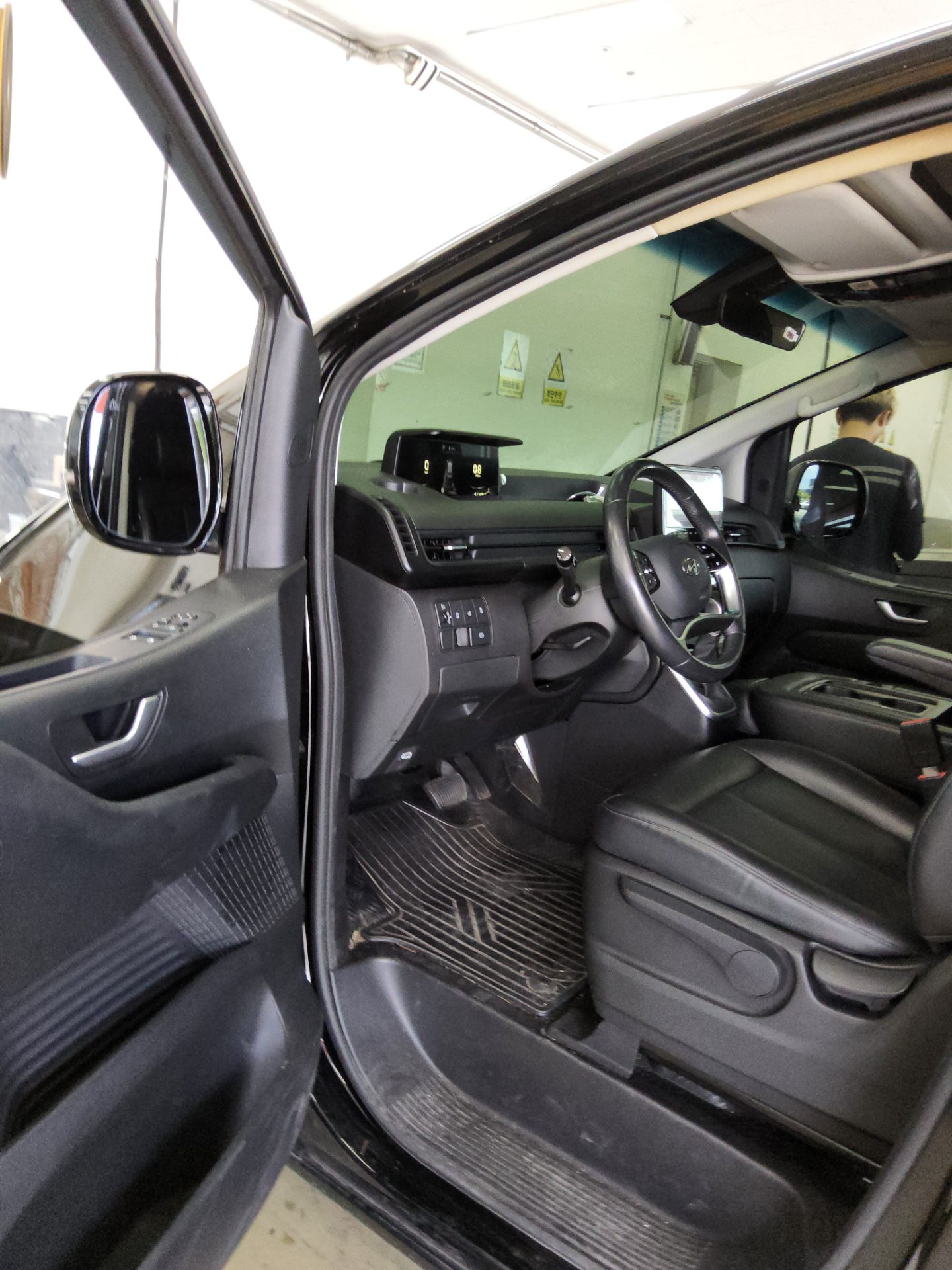 2023 - hyundai staria