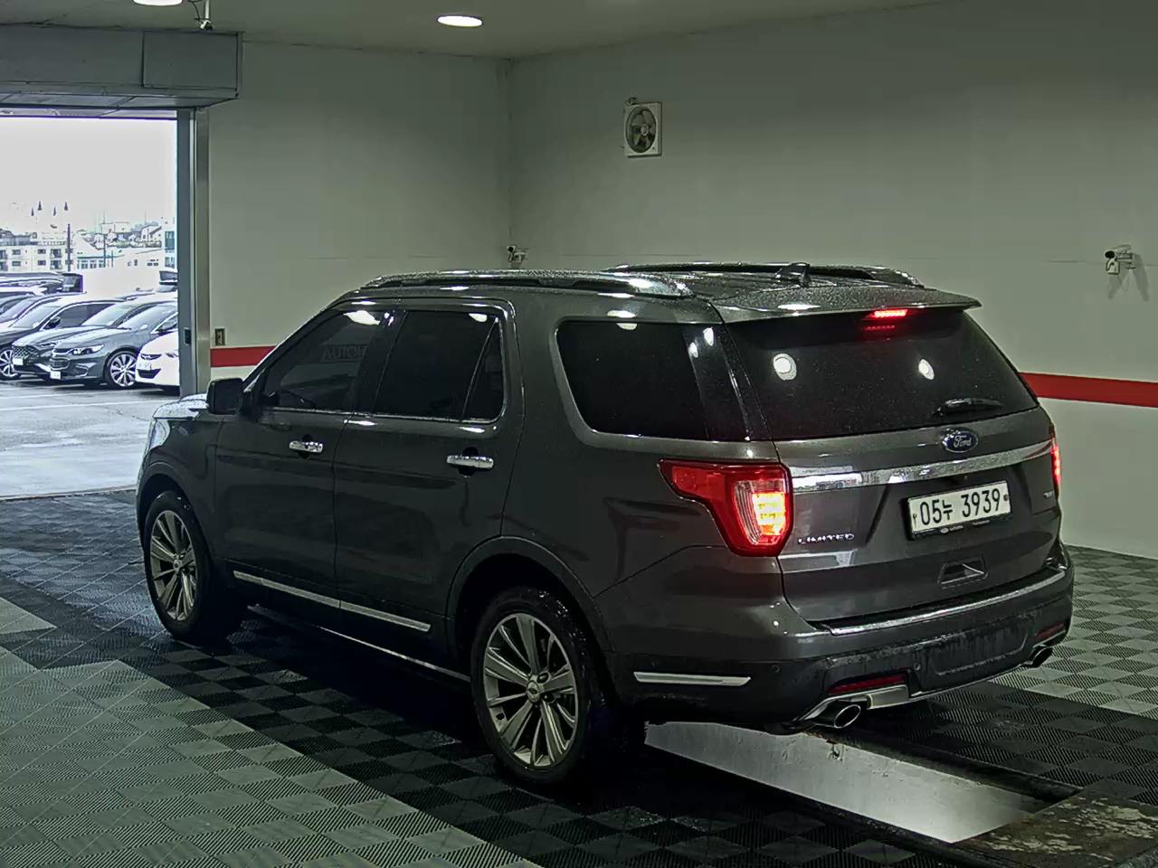 2018 - ford explorer