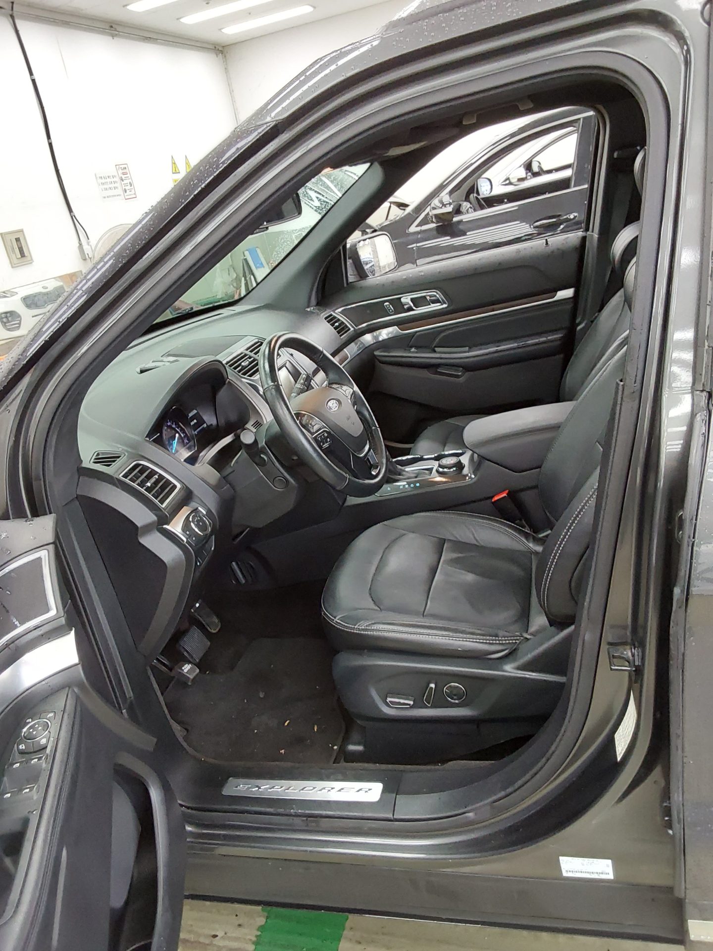 2018 - ford explorer