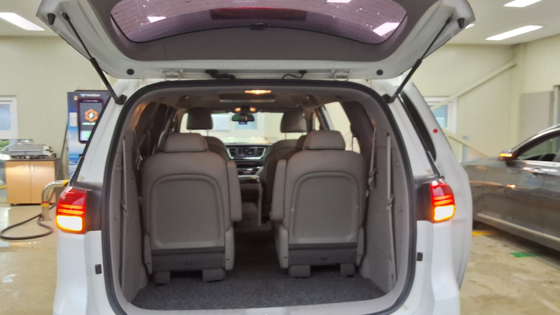 2018 - kia carnival