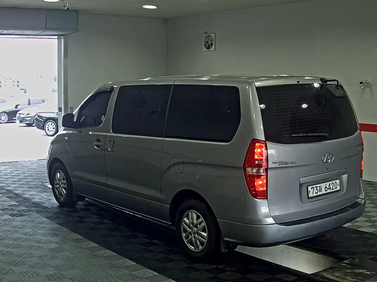 2012 - hyundai grand starex