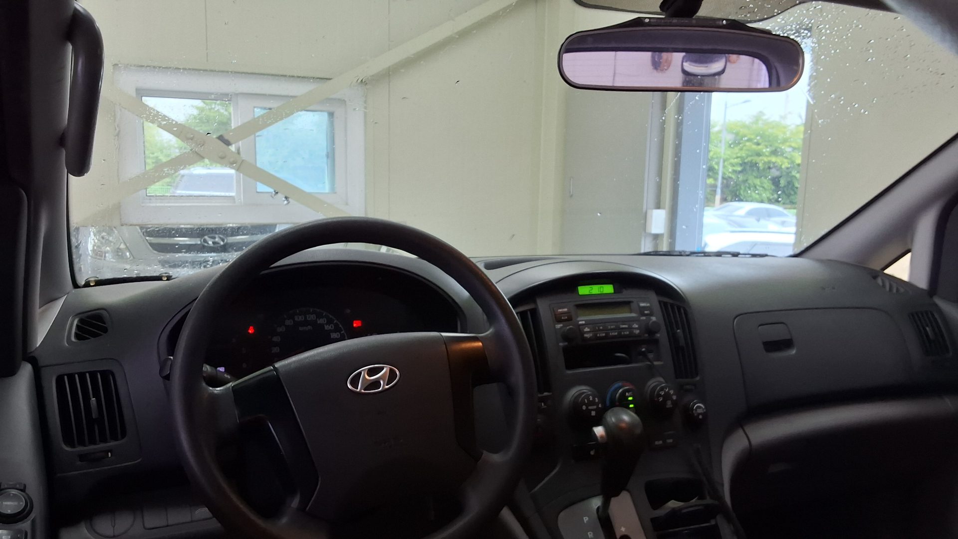2012 - hyundai grand starex