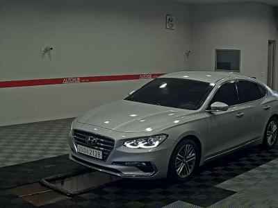 HYUNDAI GRANDEUR GDi RENTAL CAR