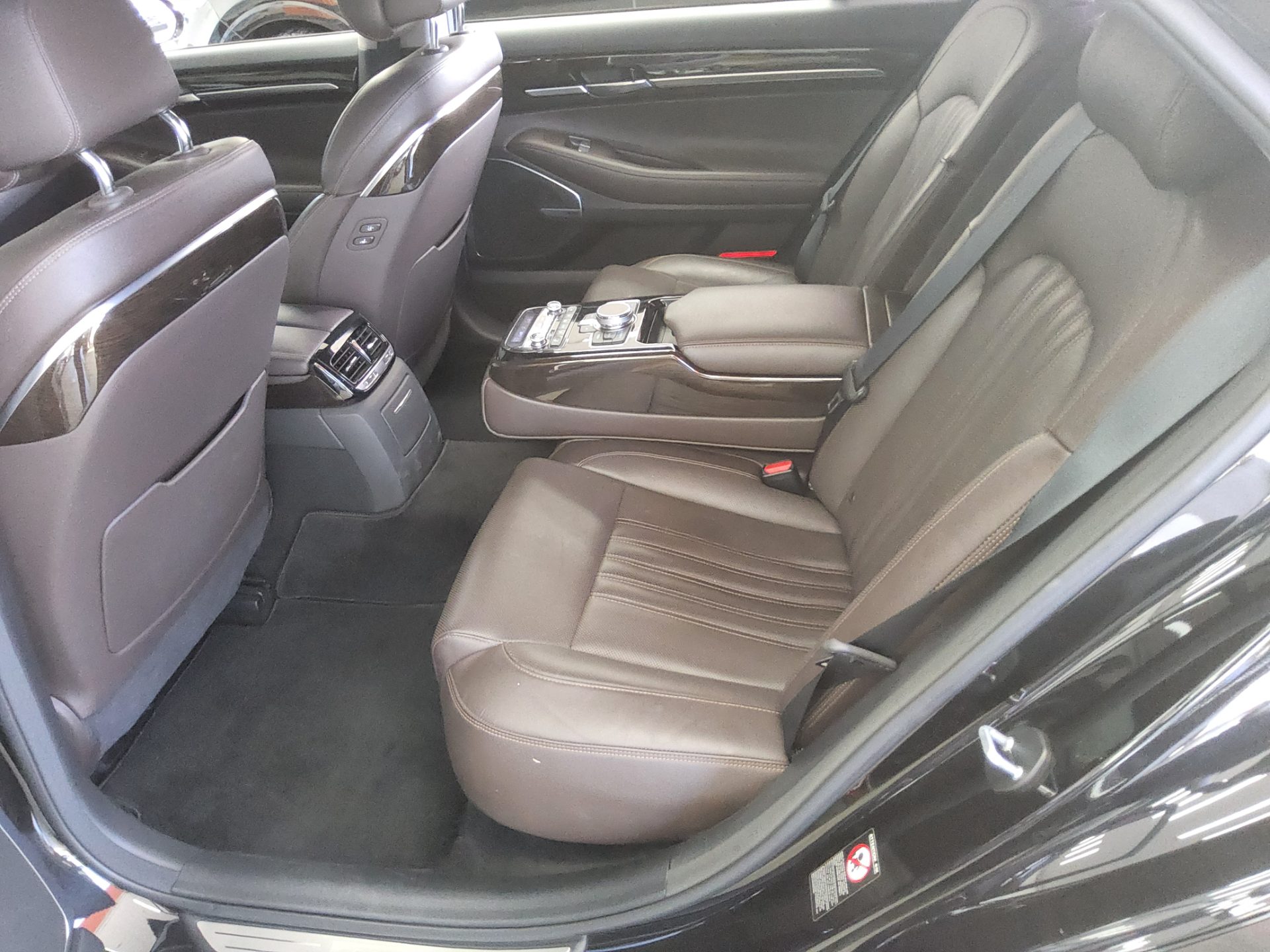 2018 - genesis eq900