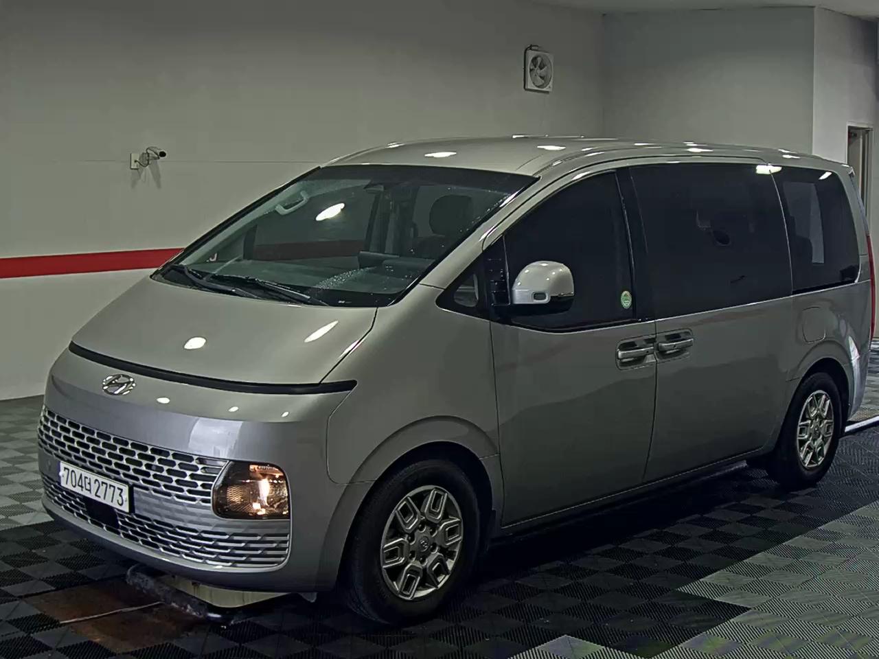 2022 - hyundai staria