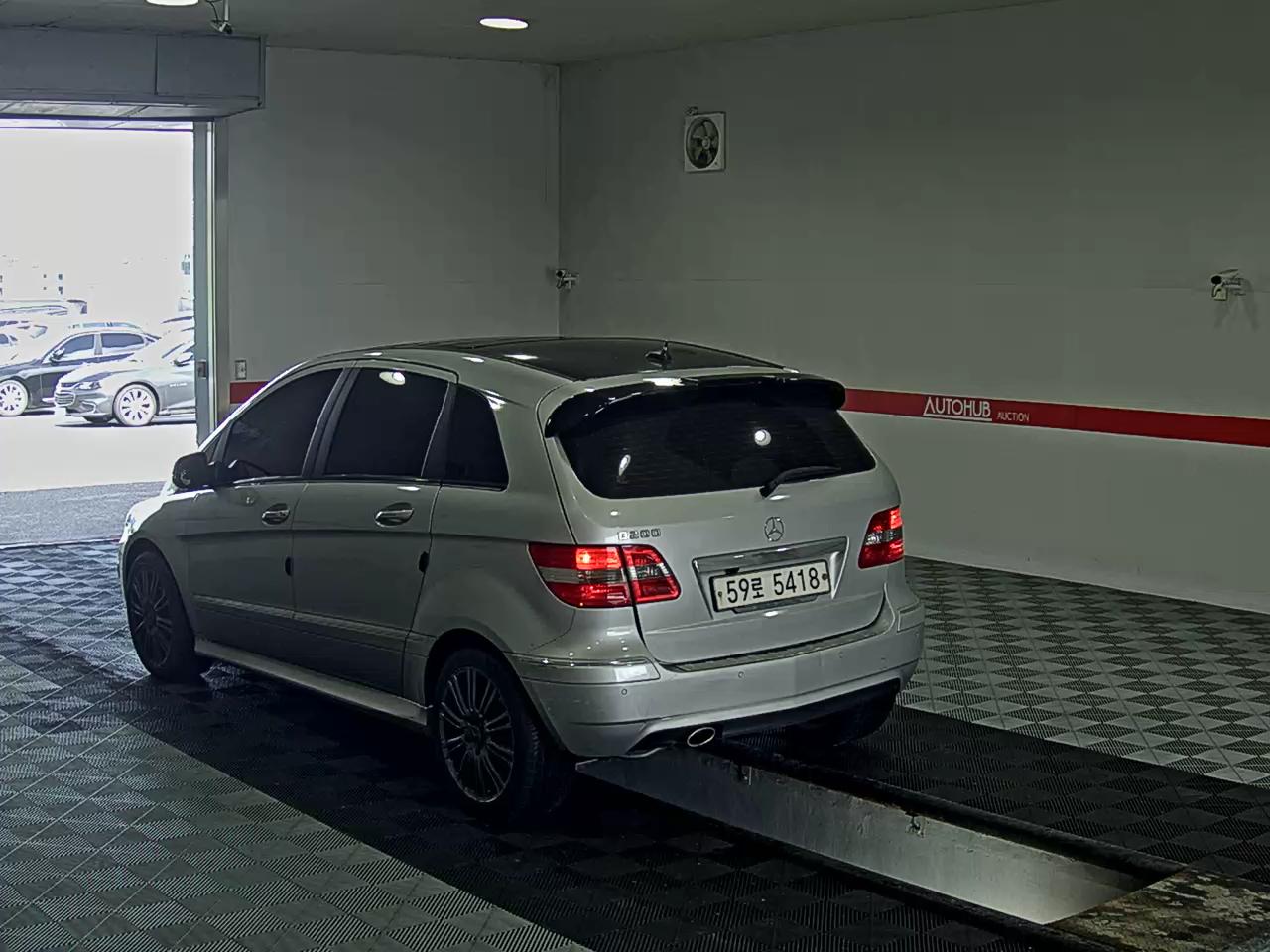 2011 - mercedes-benz b200