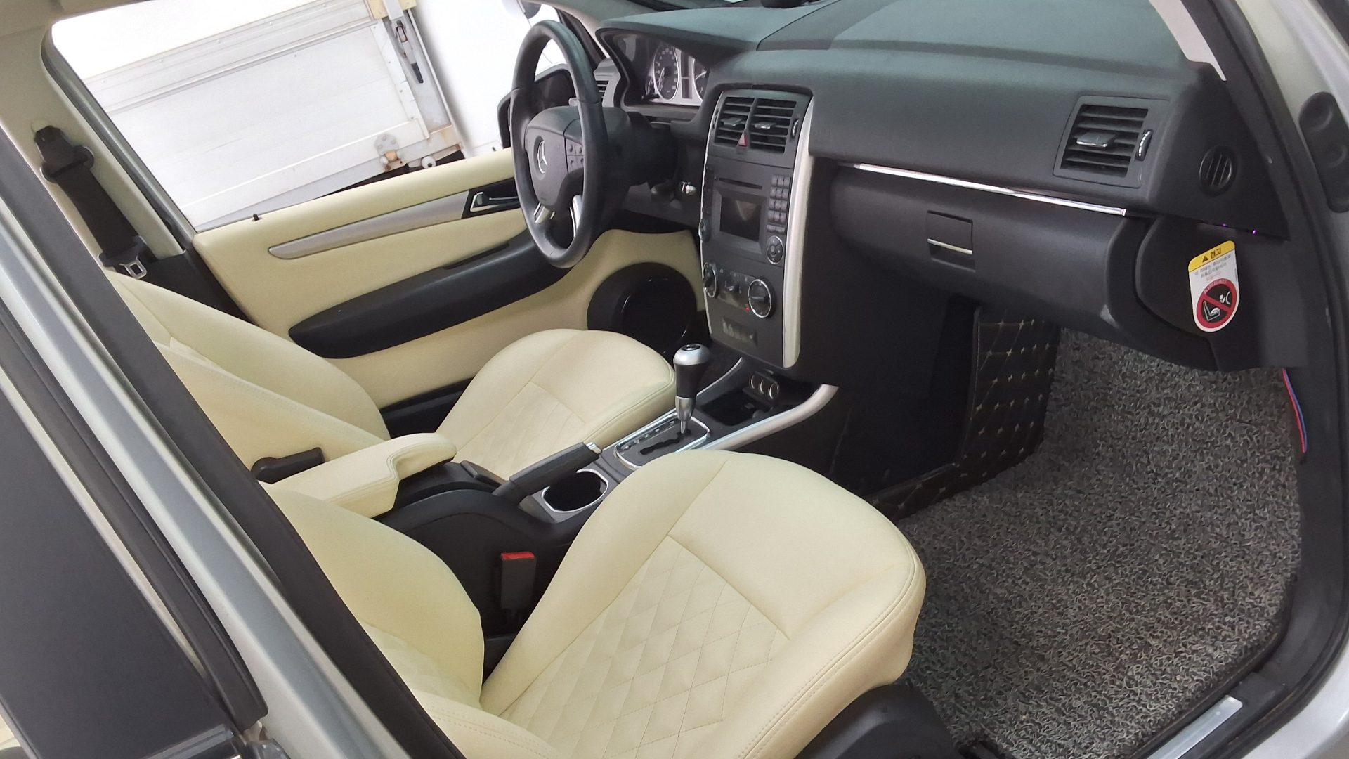 2011 - mercedes-benz b200