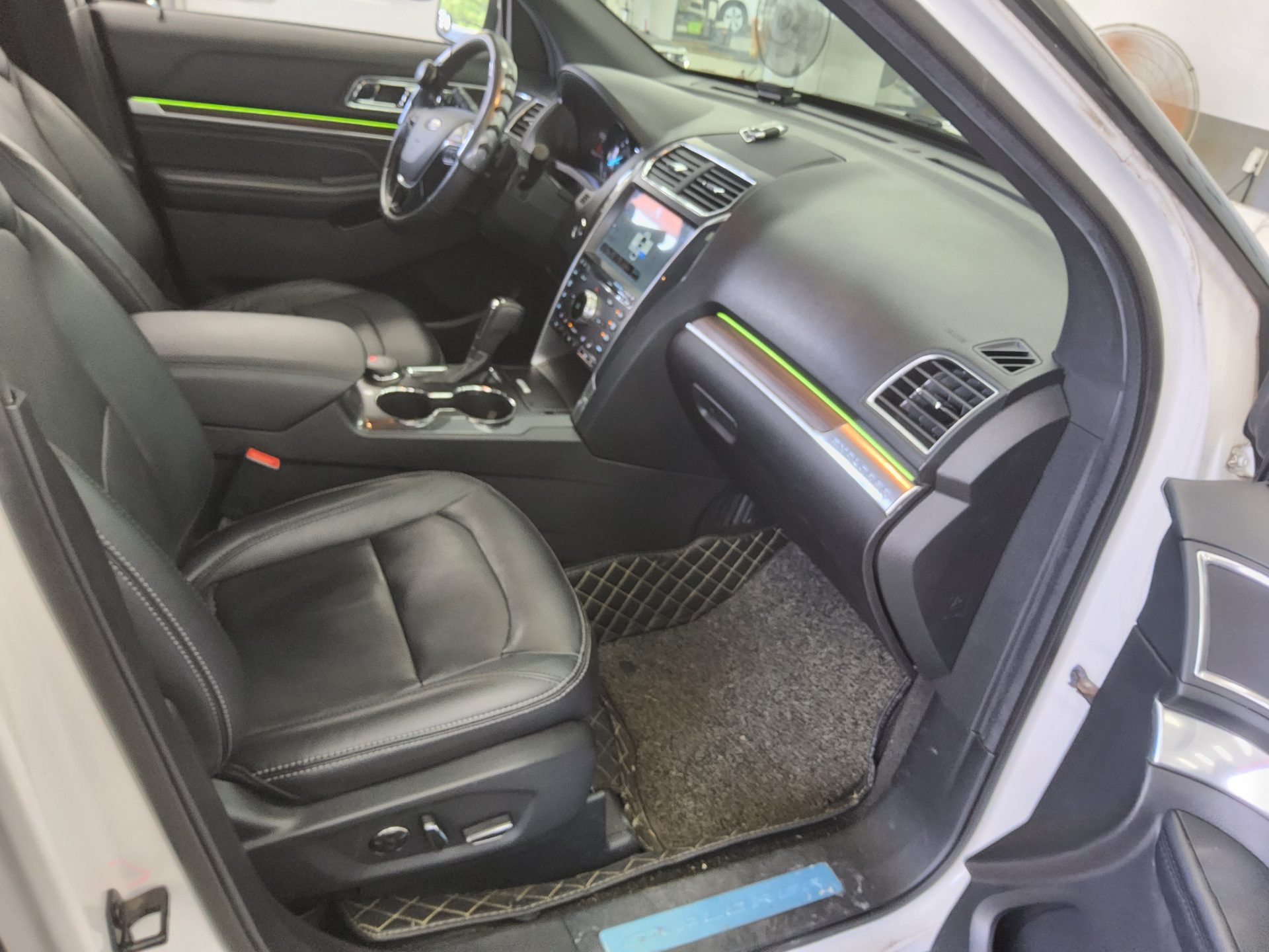 2017 - ford explorer