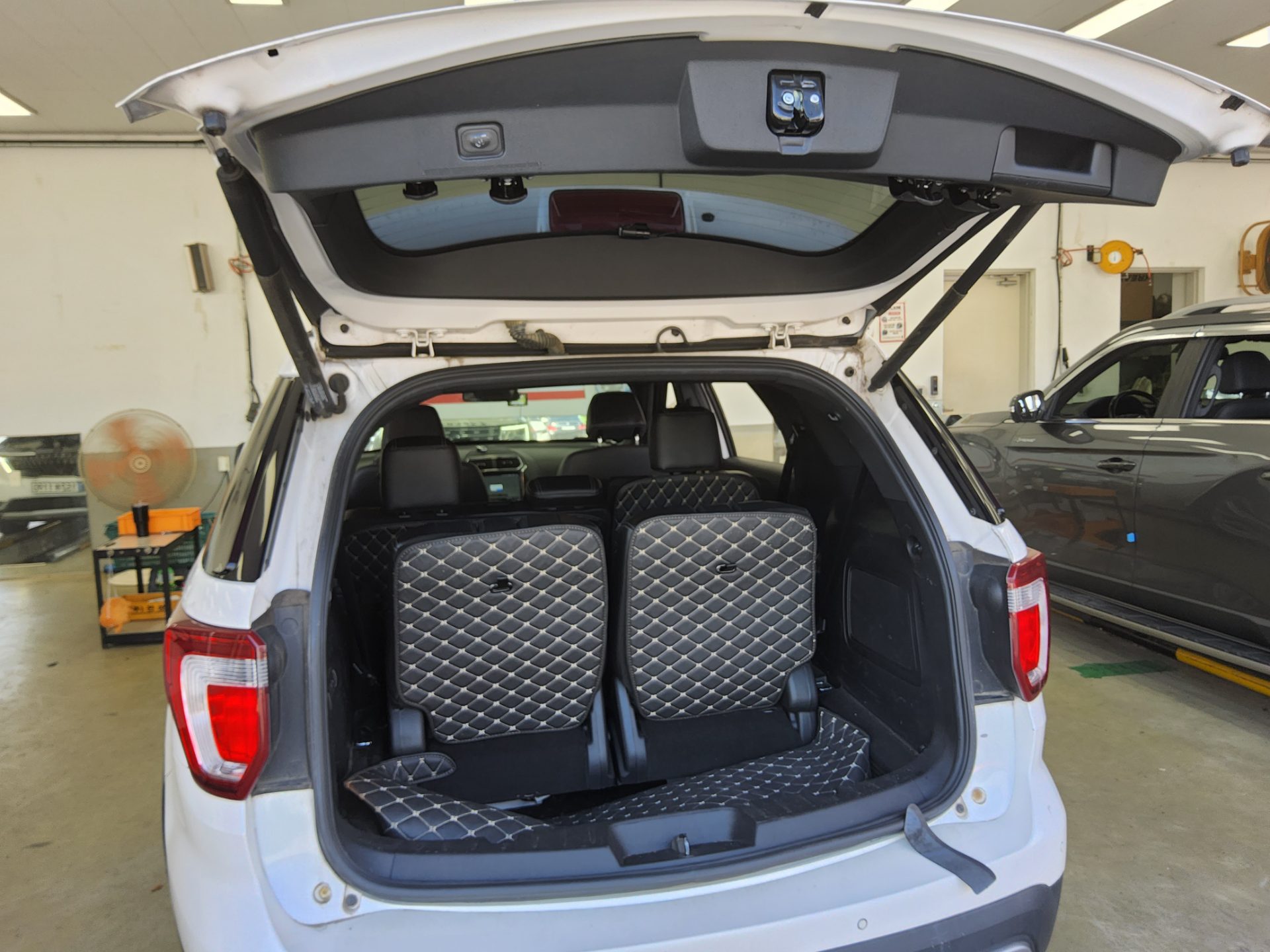 2017 - ford explorer
