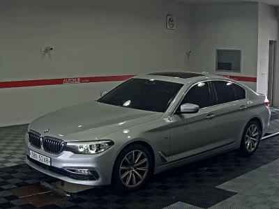 BMW 5 SERIES (7TH GEN) 520i
