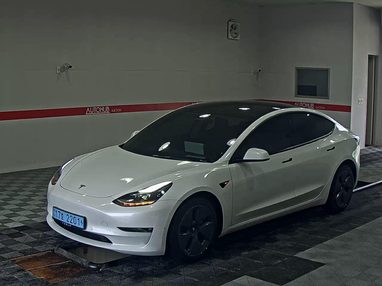 Tesla Model 3 2022 — صورة 1