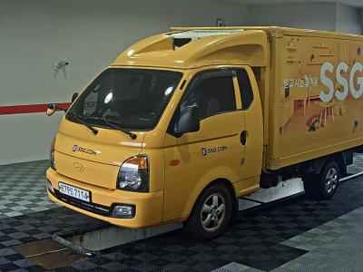 HYUNDAI PORTER II FREEZER BOX TRUCK SUPER CAB TWIN COMPRESSOR