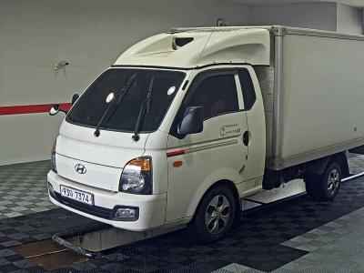 HYUNDAI PORTER II FREEZER BOX TRUCK SUPER CAB TWIN COMPRESSOR