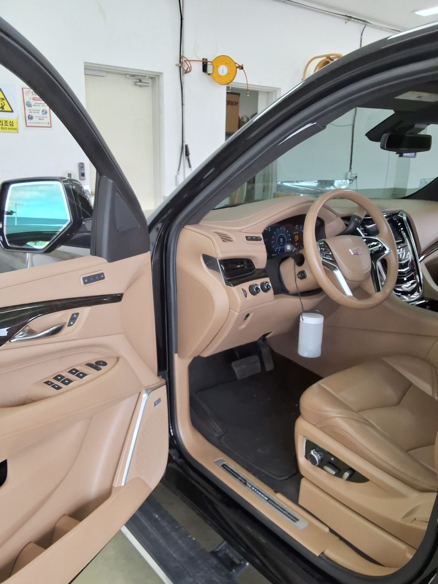 2020 - cadillac escalade