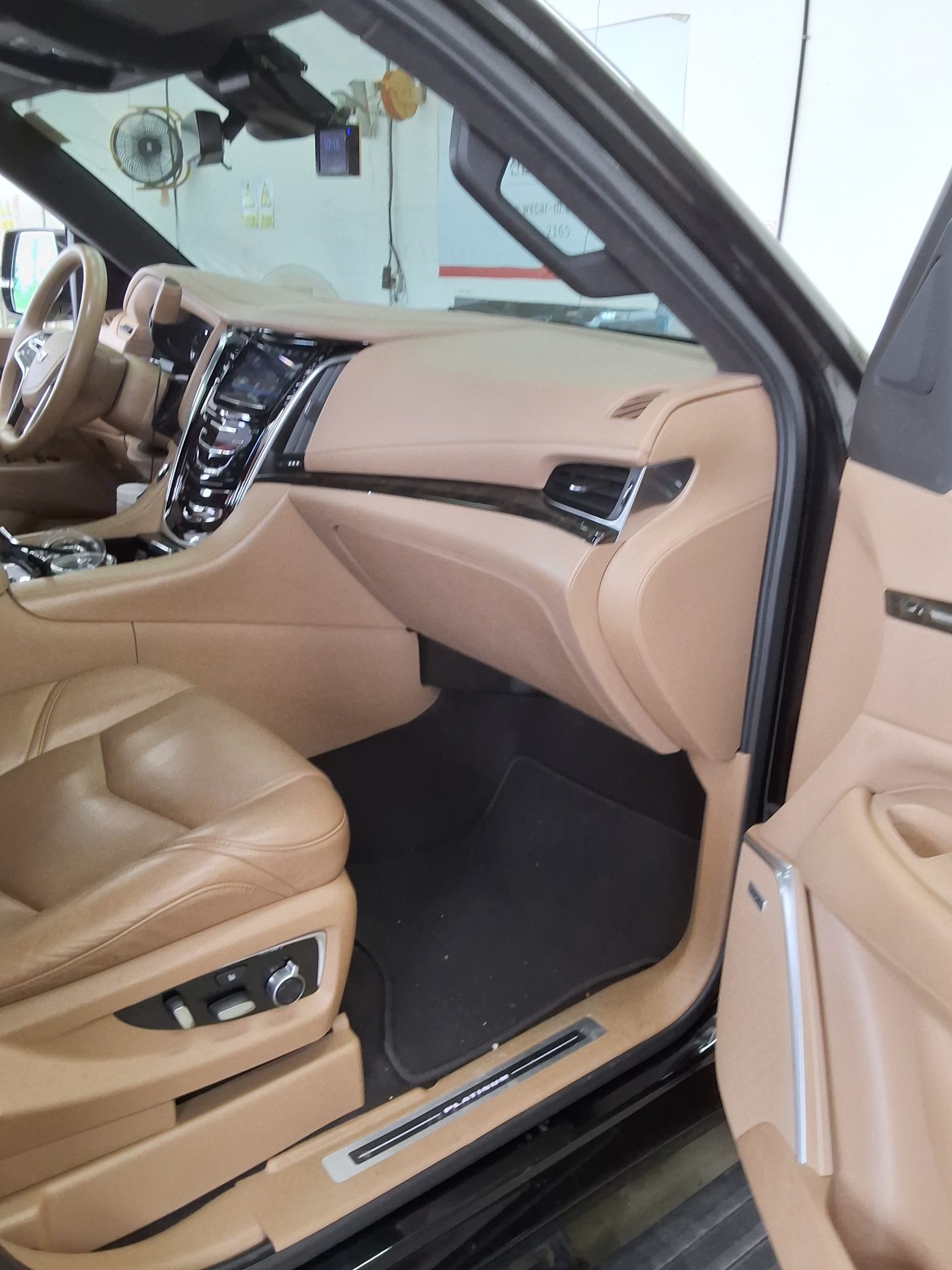 2020 - cadillac escalade