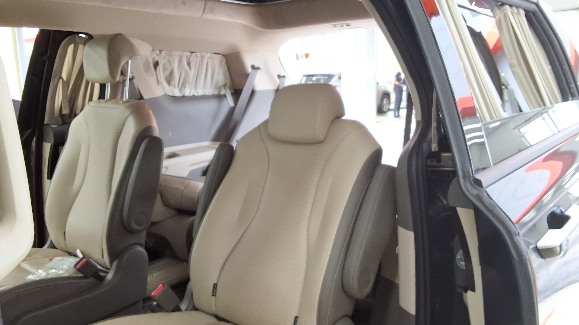 2022 - kia carnival