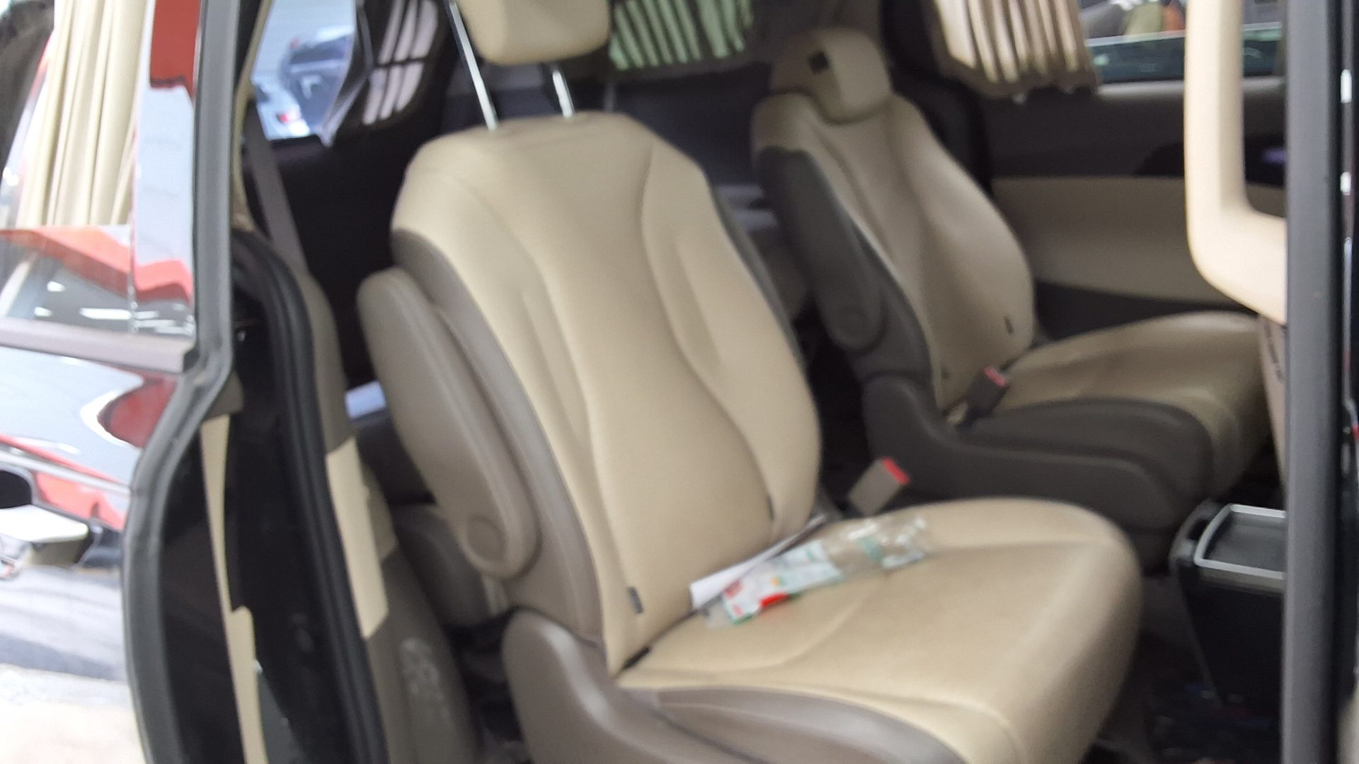 2022 - kia carnival