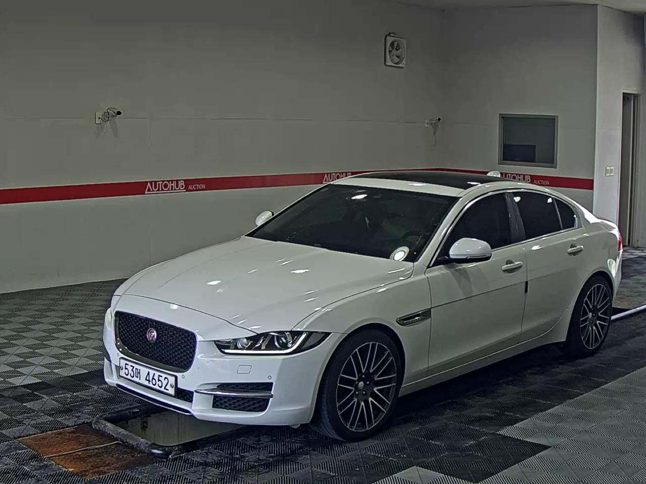 2017 - jaguar xe