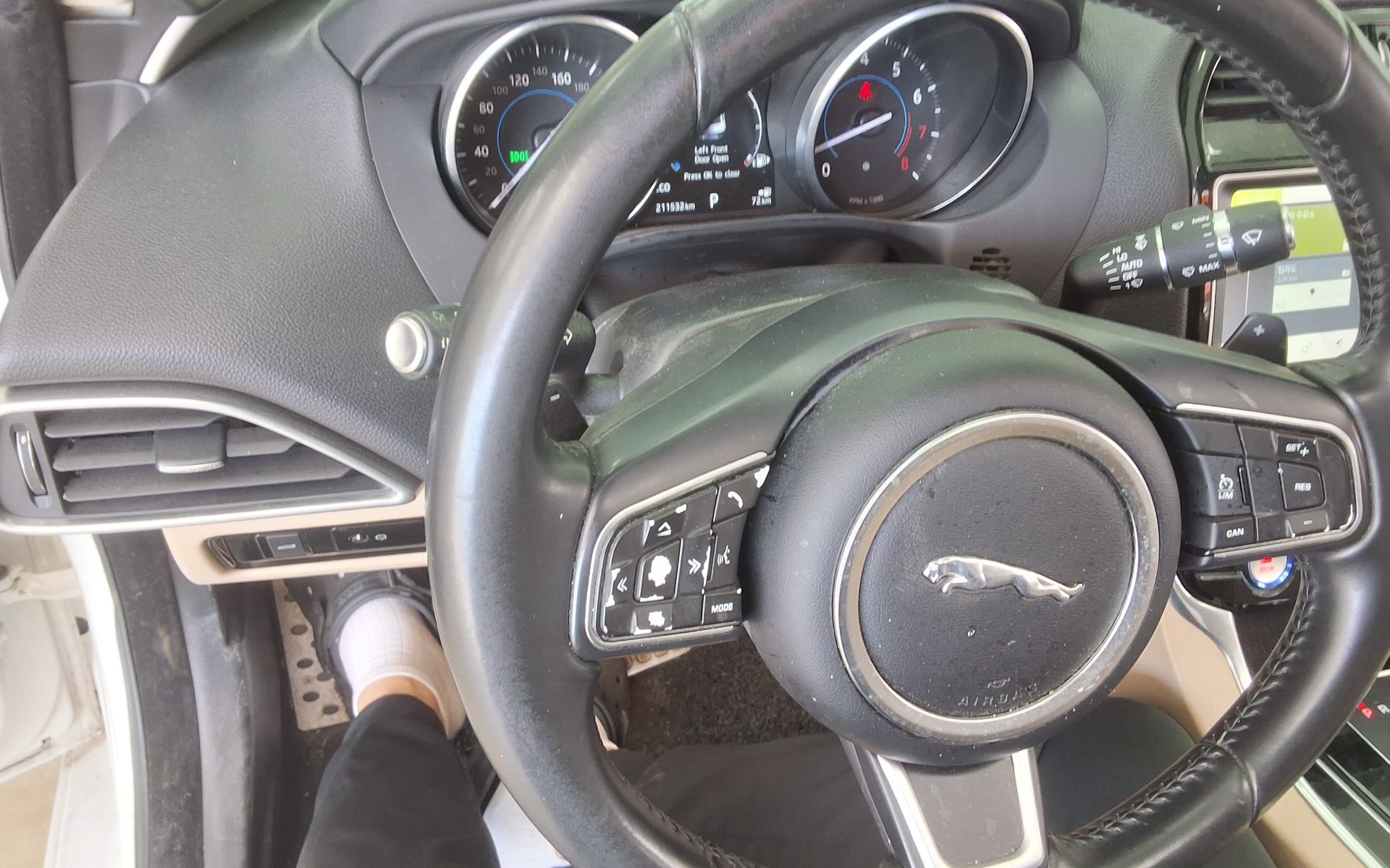2017 - jaguar xe